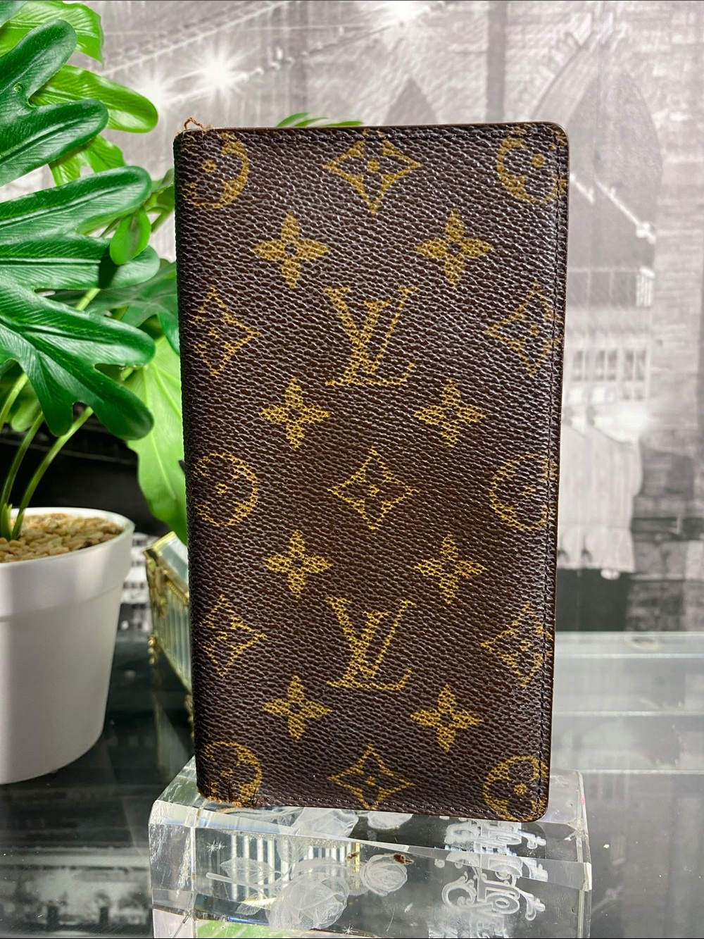 Authentic Louis Vuitton Monogram checkbook holder - Picture 3 of 15